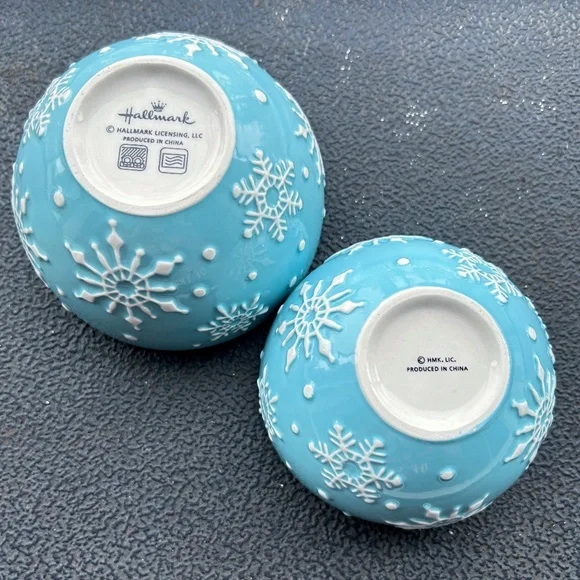 Hallmark Cozy Snowflake Nesting Bowls Set of 2 Tiffany Blue w Red interior EUC - Picture 5 of 5